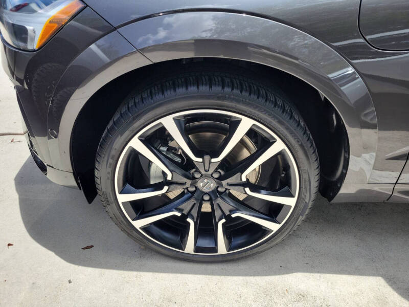 2024 Volvo XC60 Recharge T8 Ultimate Dark Theme