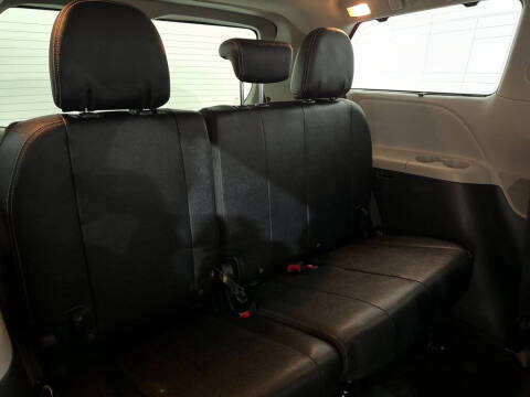 2017 Toyota Sienna SE Premium 8-Passenger