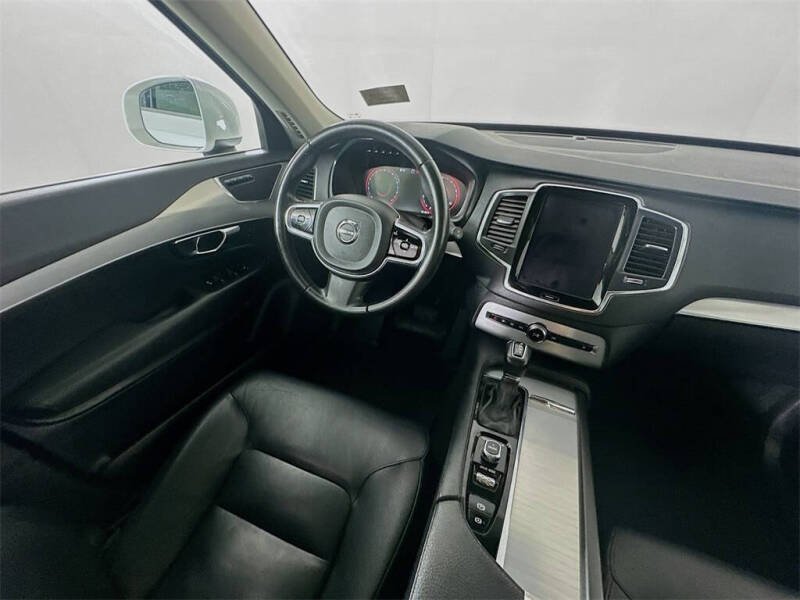 2016 Volvo XC90 T5 Momentum