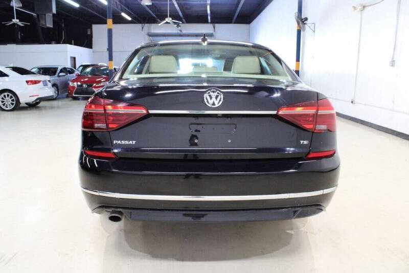 2017 Volkswagen Passat 1.8T R-Line