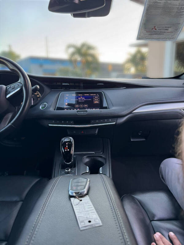 2021 Cadillac XT4 Premium Luxury