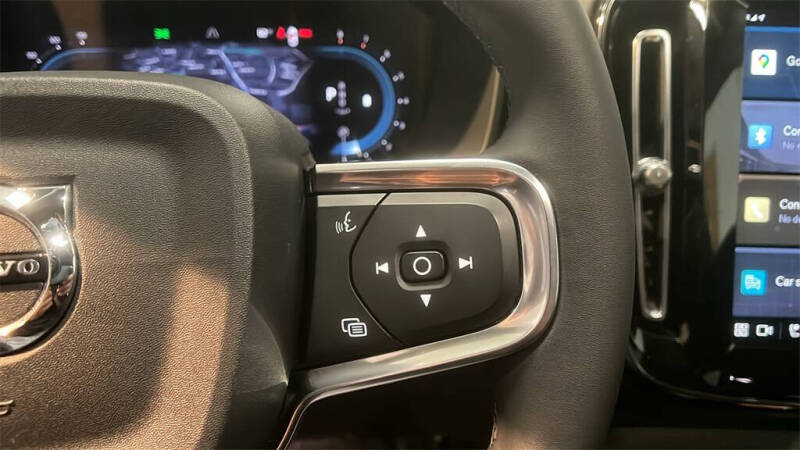 2023 Volvo XC40 B5 Plus Dark Theme