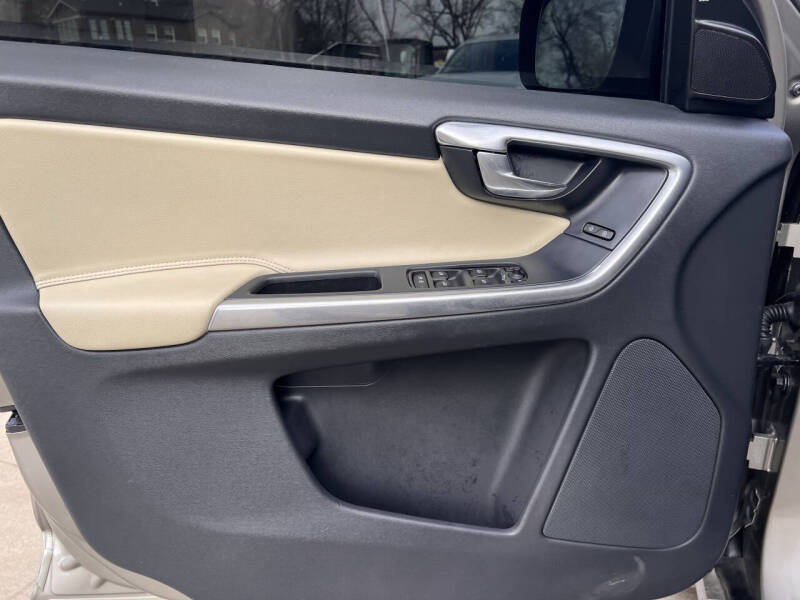 2016 Volvo XC60 T6 Platinum