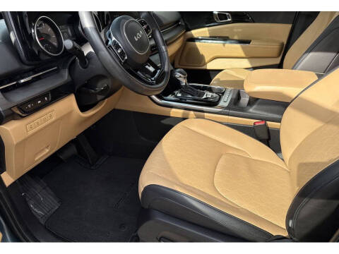 2024 Kia Carnival EX