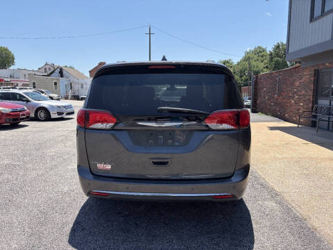 2017 Chrysler Pacifica Touring-L