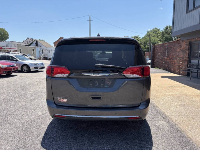 2017 Chrysler Pacifica Touring-L