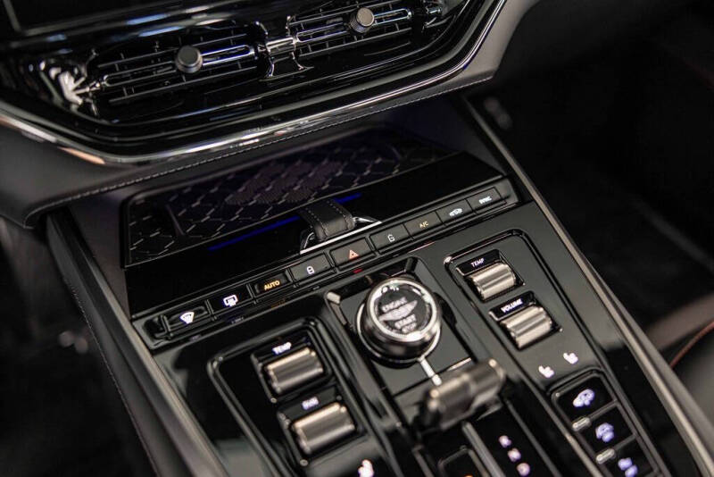 2026 Aston Martin DBX 707