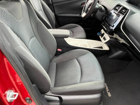 2016 Toyota Prius Three