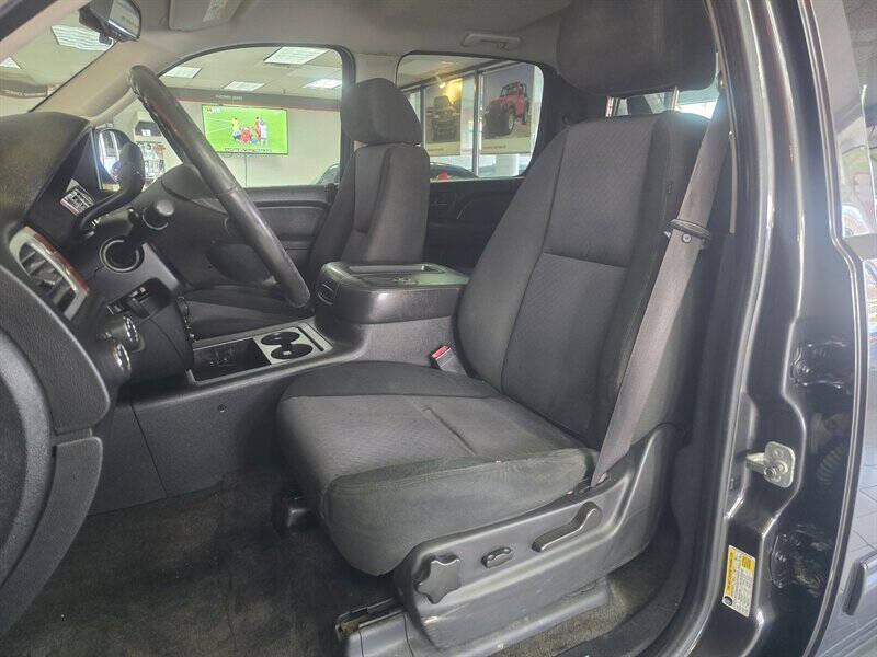 2011 Chevrolet Avalanche LS