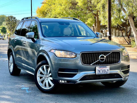 2016 Volvo XC90 T6 Momentum