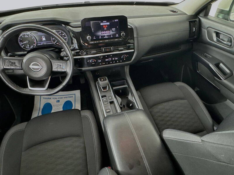 2024 Nissan Pathfinder SV