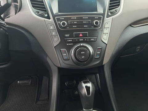 2018 Hyundai Santa Fe SE