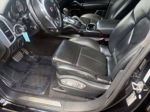 2013 Porsche Cayenne GTS