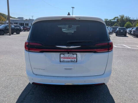 2026 Chrysler Pacifica Select