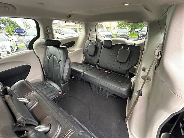 2017 Chrysler Pacifica Touring-L