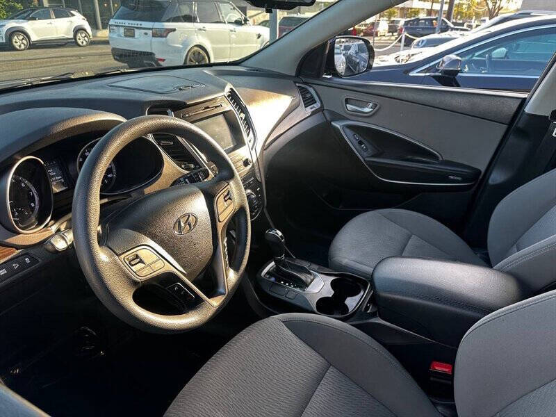 2017 Hyundai Santa Fe SE