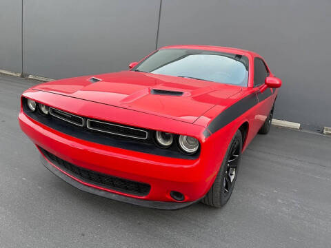 2016 Dodge Challenger SXT Plus
