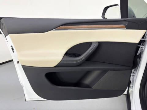 2023 Tesla Model X Standard Range