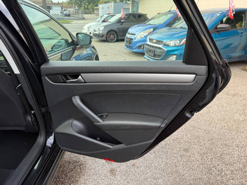 2014 Volkswagen Passat 1.8T S PZEV