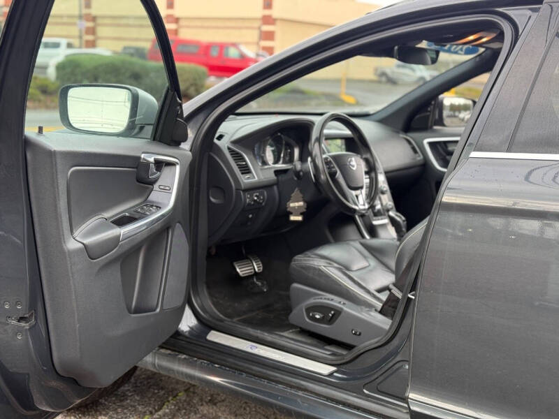 2016 Volvo XC60 T6 Drive-E R-Design Platinum