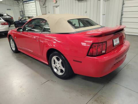 2004 Ford Mustang Deluxe