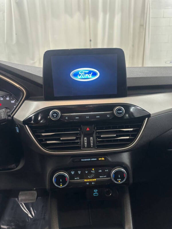 2022 Ford Escape Hybrid SE