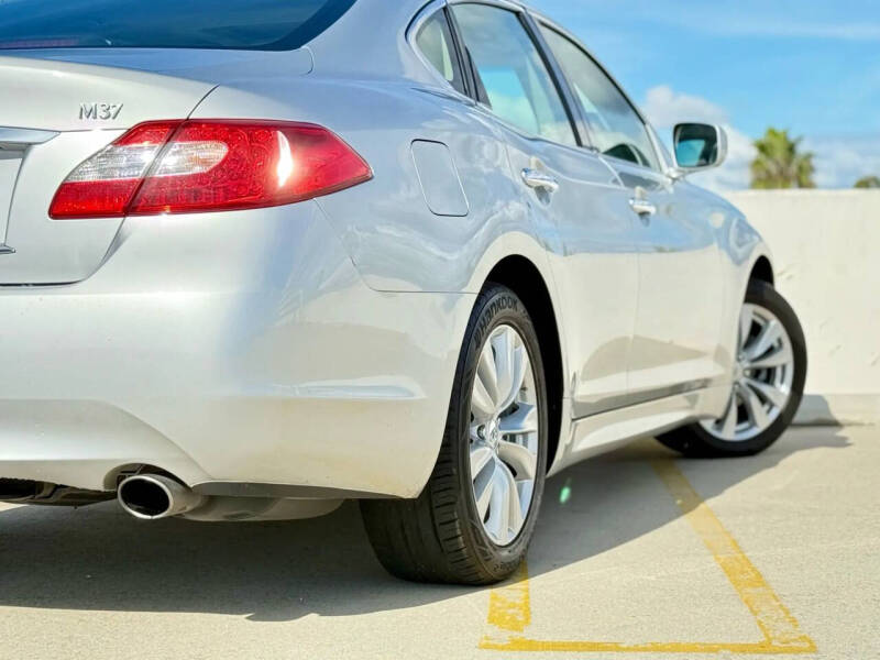 2011 Infiniti M37