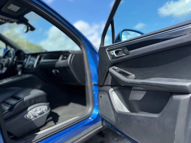 2015 Porsche Macan S