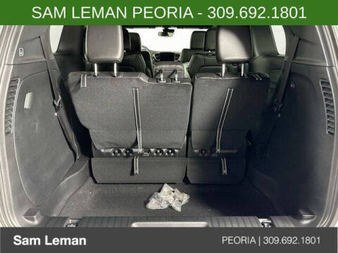 2027 Chrysler Pacifica Select