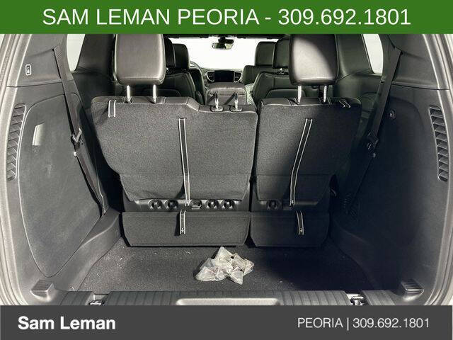 2027 Chrysler Pacifica Select