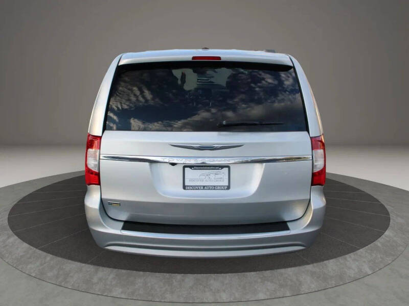 2012 Chrysler Town and Country Touring