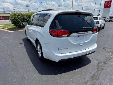 2017 Chrysler Pacifica Touring Plus