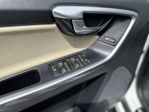 2016 Volvo XC60 T5 Drive-E Platinum