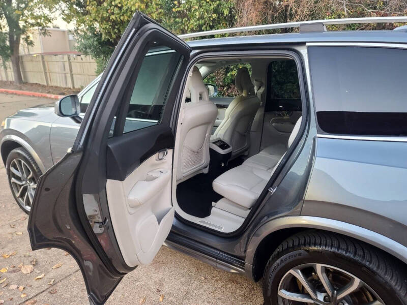 2017 Volvo XC90 T6 Momentum