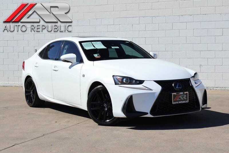 2020 Lexus IS 300 F SPORT's photo