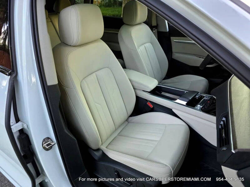 2021 Audi e-tron quattro Premium