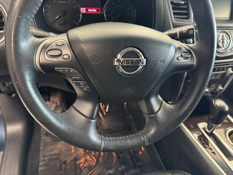 2016 Nissan Pathfinder SL