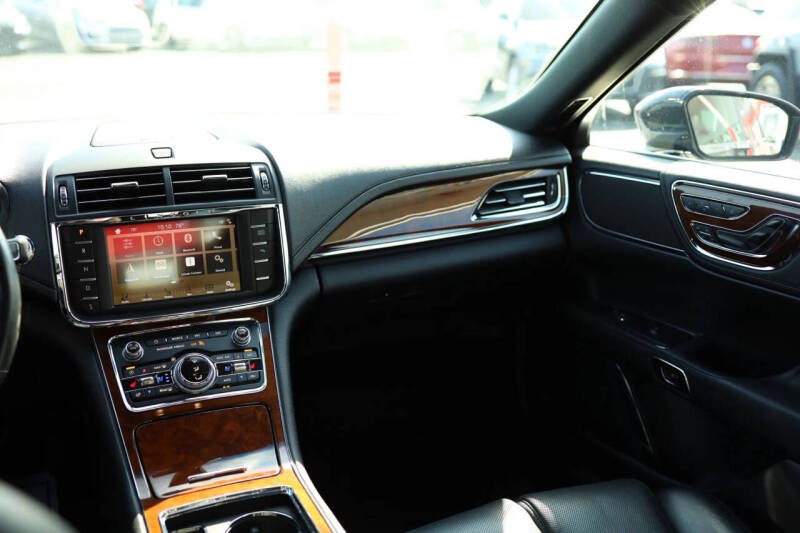 2019 Lincoln Continental Select