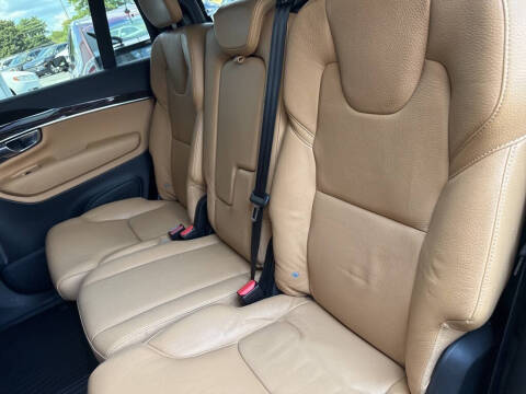 2018 Volvo XC90 T6 Momentum