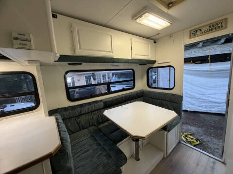 2013 Ford LANCE CAMPER 19