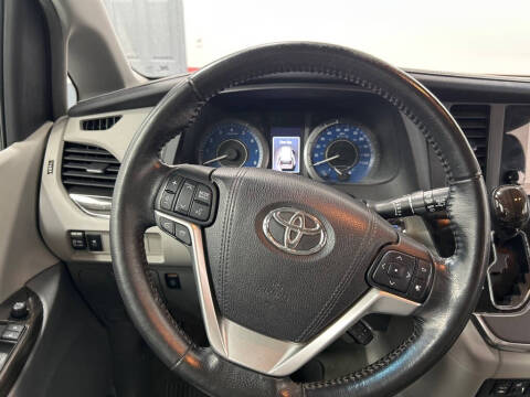 2015 Toyota Sienna XLE 8-Passenger