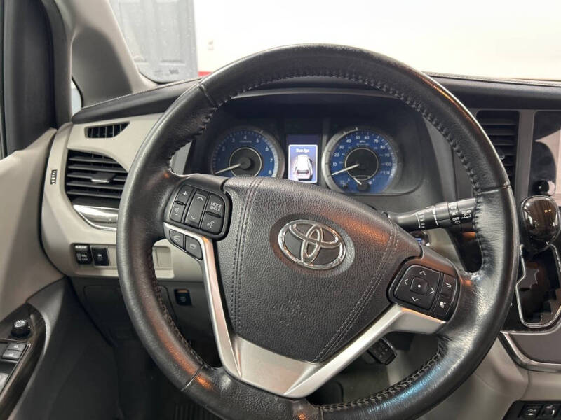 2015 Toyota Sienna XLE 8-Passenger