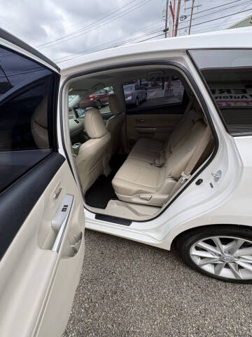 2012 Toyota Prius v Five