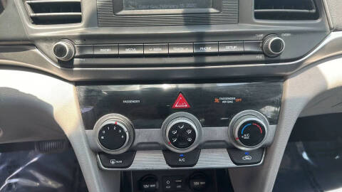 2019 Hyundai Elantra SE