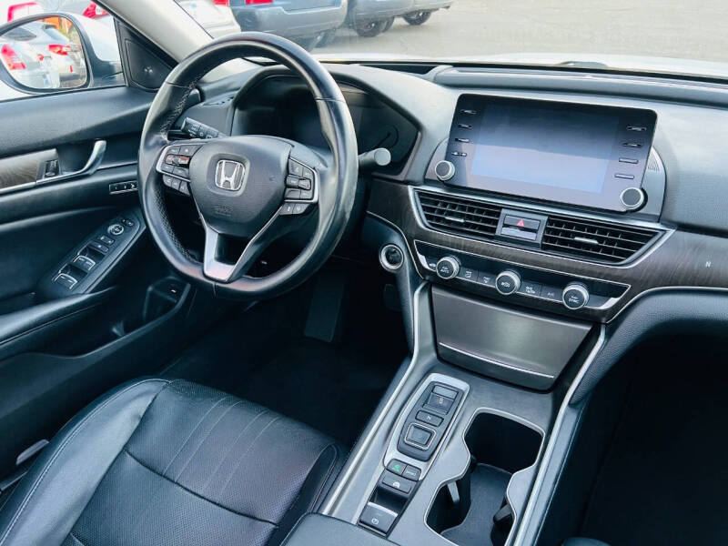 2018 Honda Accord Hybrid Touring photo 21