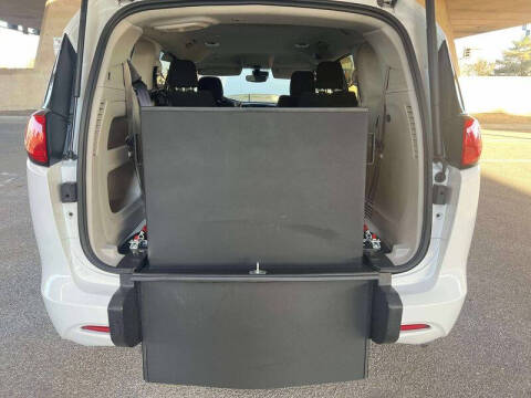 2024 Chrysler Voyager LX