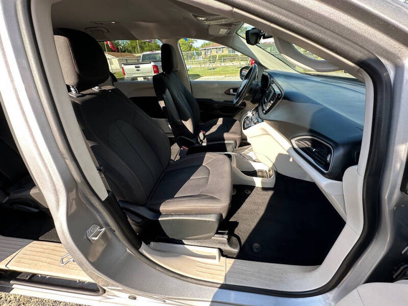 2017 Chrysler Pacifica LX