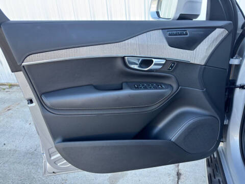 2023 Volvo XC90 Recharge T8 Ultimate Bright Theme 6P