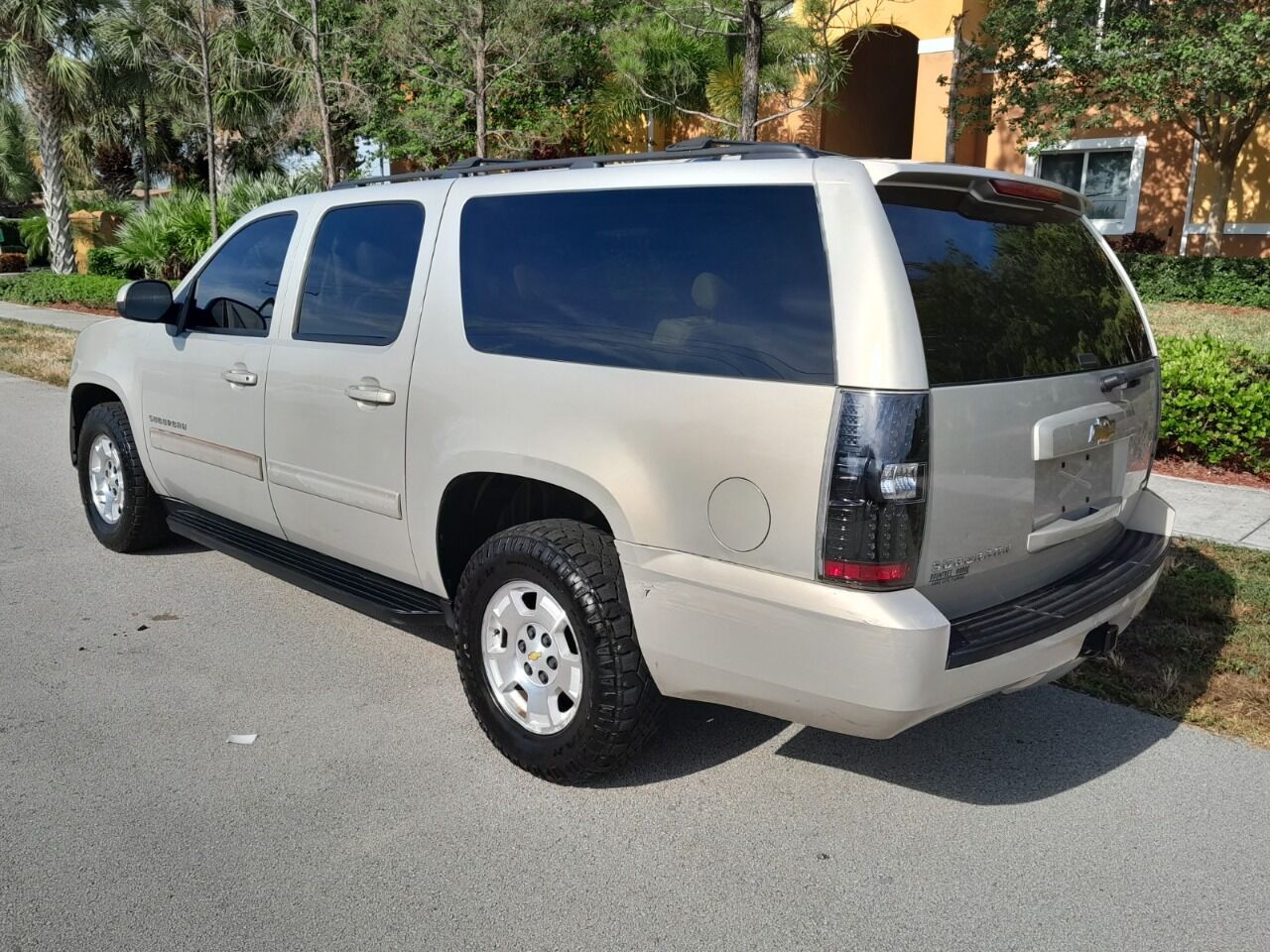 2011 Chevrolet Suburban  - $6,950
