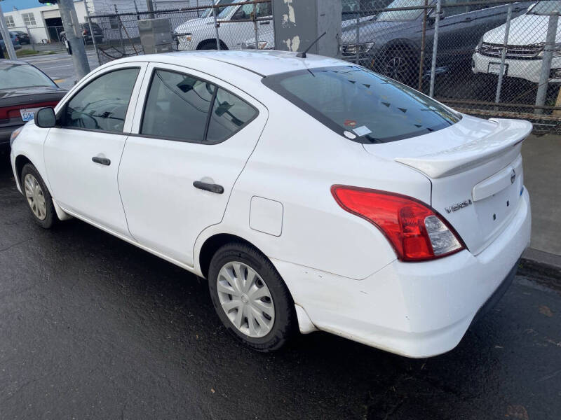 2015 Nissan Versa 1.6 S Plus